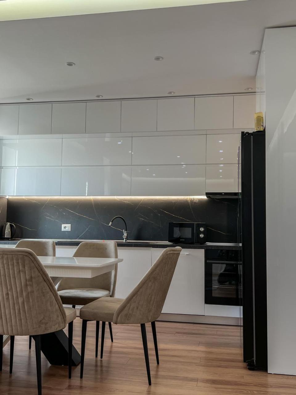 Lux Apartment At Arlis Tirana Exterior photo