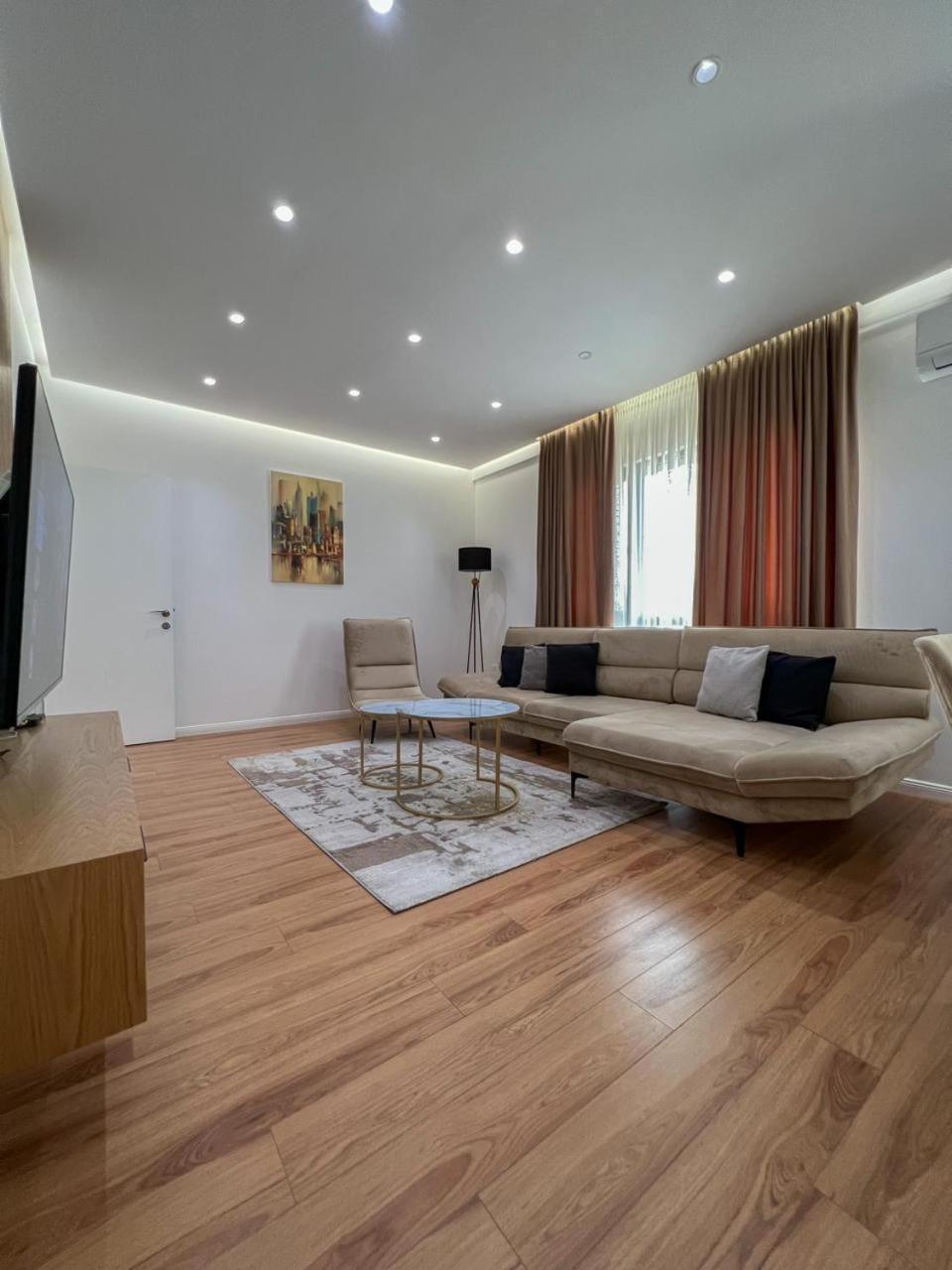 Lux Apartment At Arlis Tirana Exterior photo