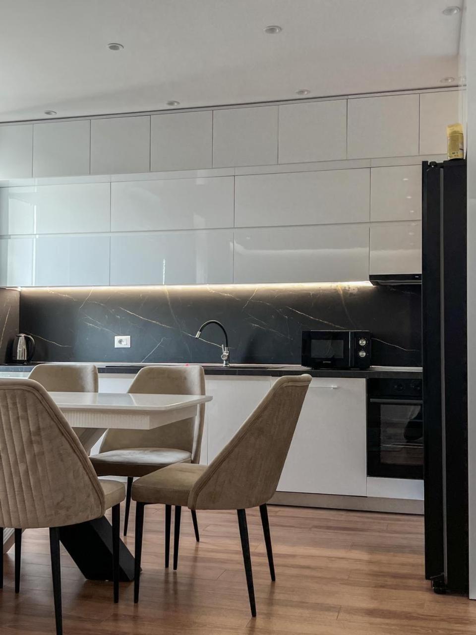 Lux Apartment At Arlis Tirana Exterior photo