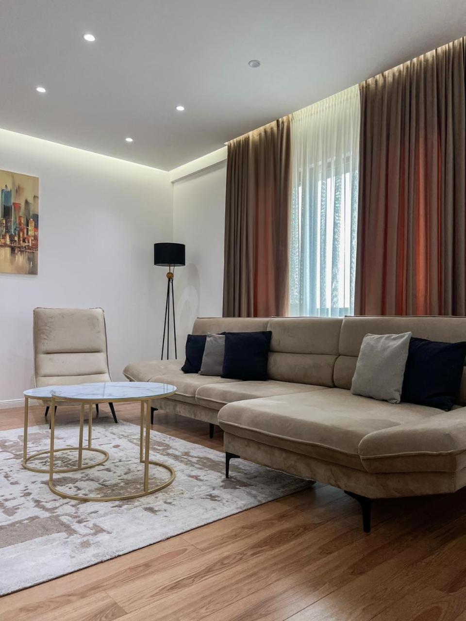 Lux Apartment At Arlis Tirana Exterior photo