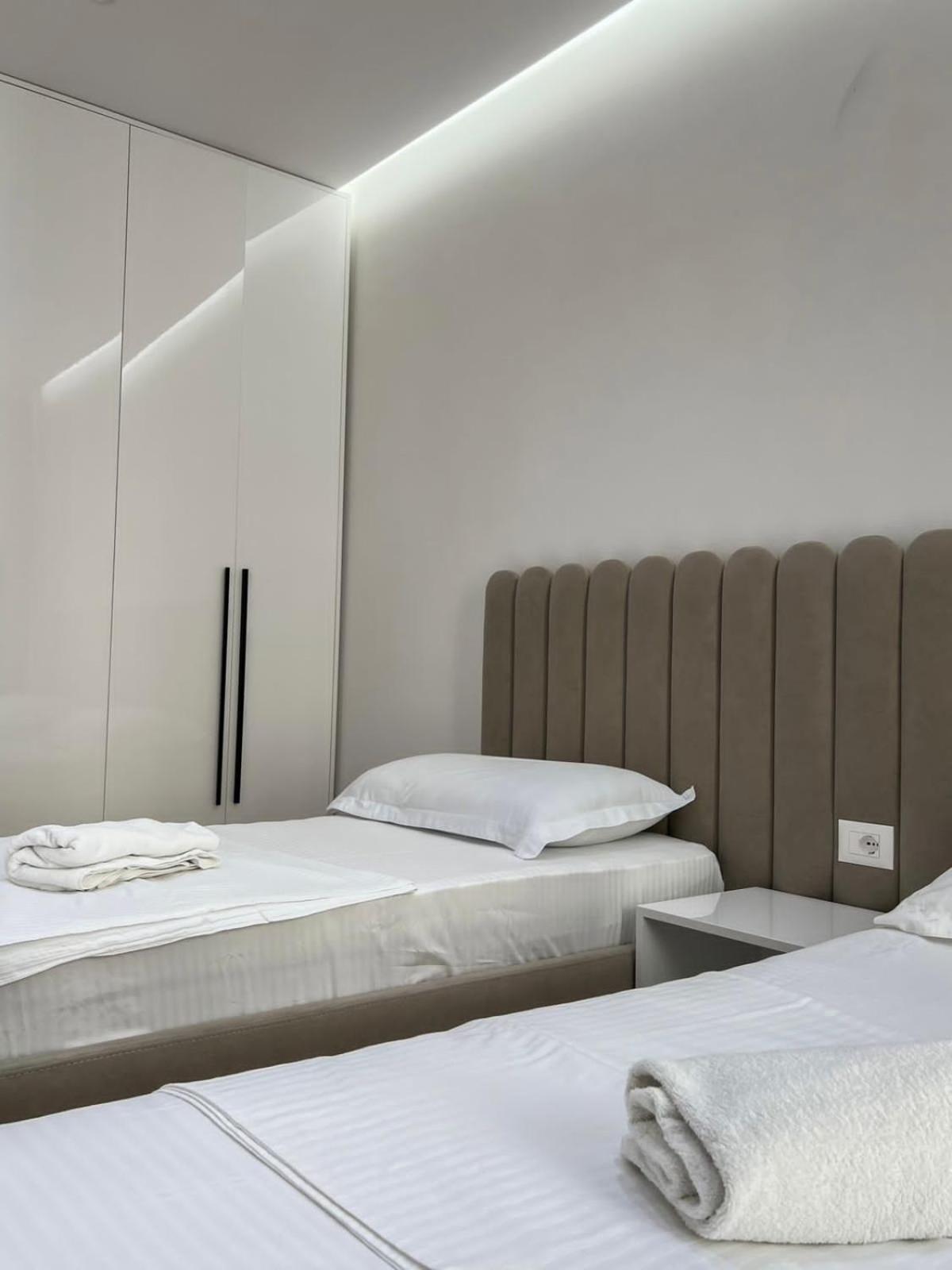 Lux Apartment At Arlis Tirana Exterior photo
