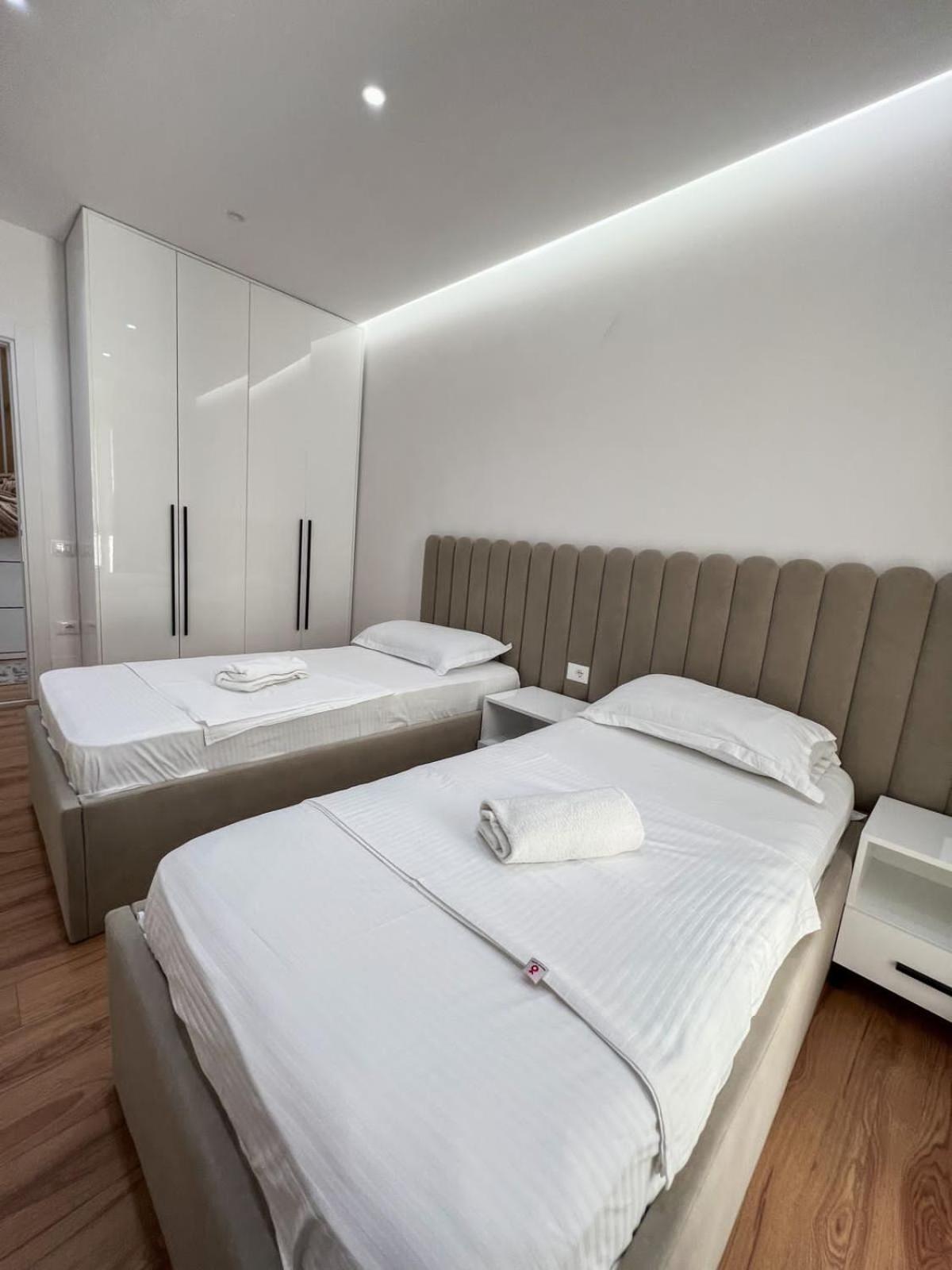 Lux Apartment At Arlis Tirana Exterior photo